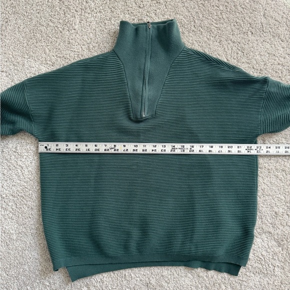 Stylish Green Ribbed Quarter-Zip Sweater Medium - Picture 6 of 7